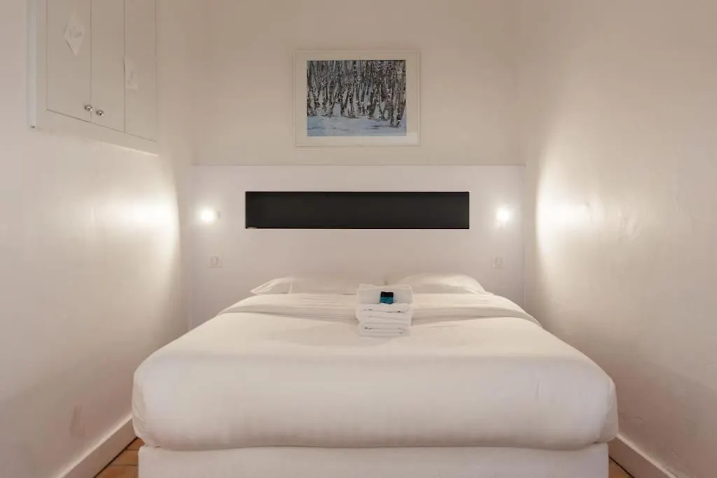 Apartment Atypical Flat - Place Des Vosges - 4 People Paris France