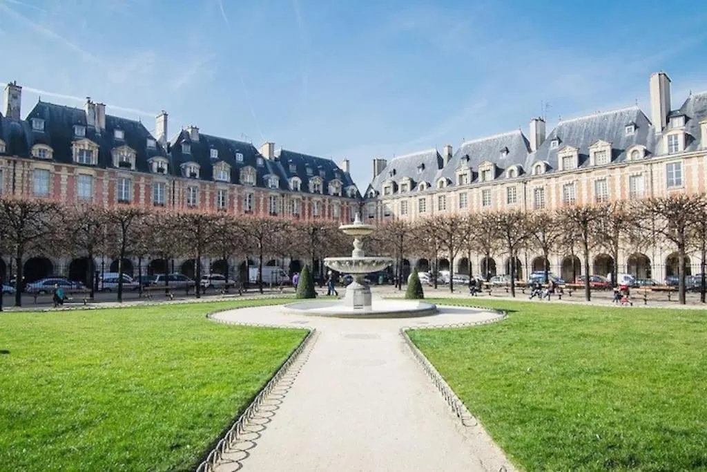 Apartment Atypical Flat - Place Des Vosges - 4 People Paris