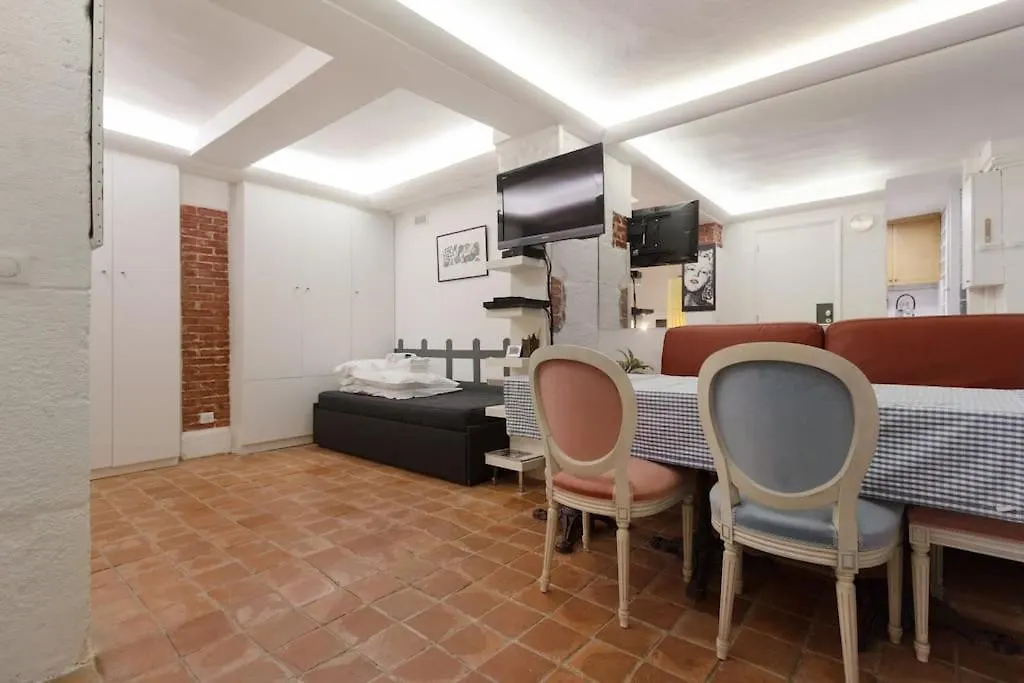 Apartment Atypical Flat - Place Des Vosges - 4 People Paris France