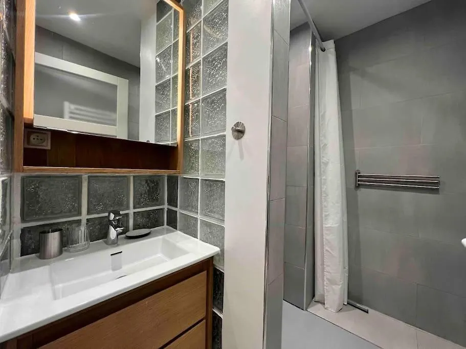Atypical Flat - Place Des Vosges - 4 People Paris Apartment